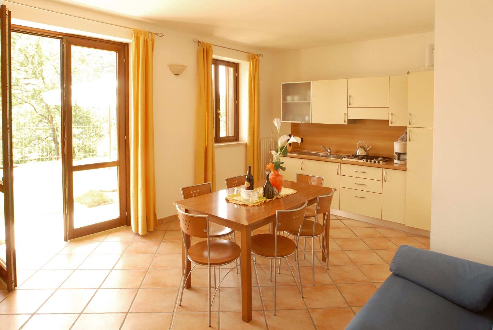 Bilocale Residence Garden – soggiorno con cucina