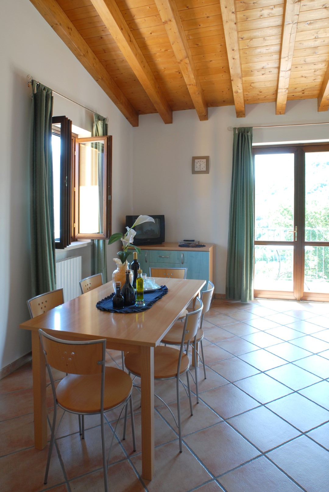 Appartamento – sala da pranzo con travi